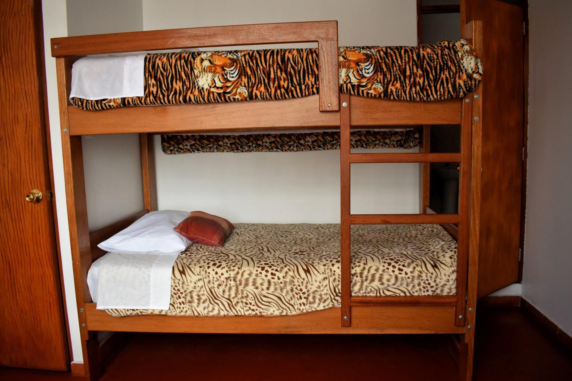 Suzet House Guest House Oxapampa Bagian luar foto